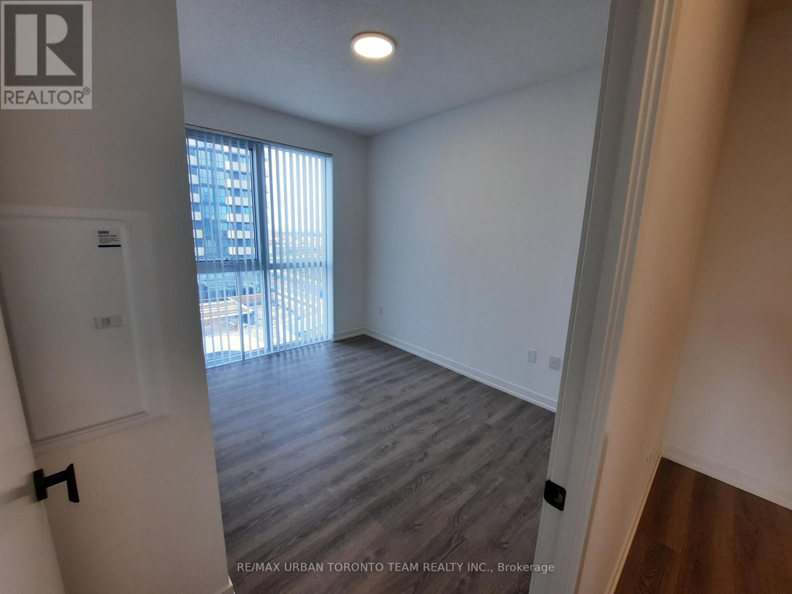 912 - 8 Interchange Way, Vaughan, Ontario  L4K 5Z7 - Photo 7 - N12537186