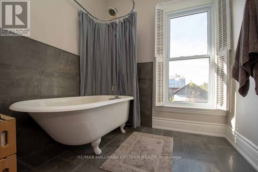 3477 Wallace Point Road, Otonabee-South Monaghan, Ontario  K9J 6Y3 - Photo 33 - X12537390