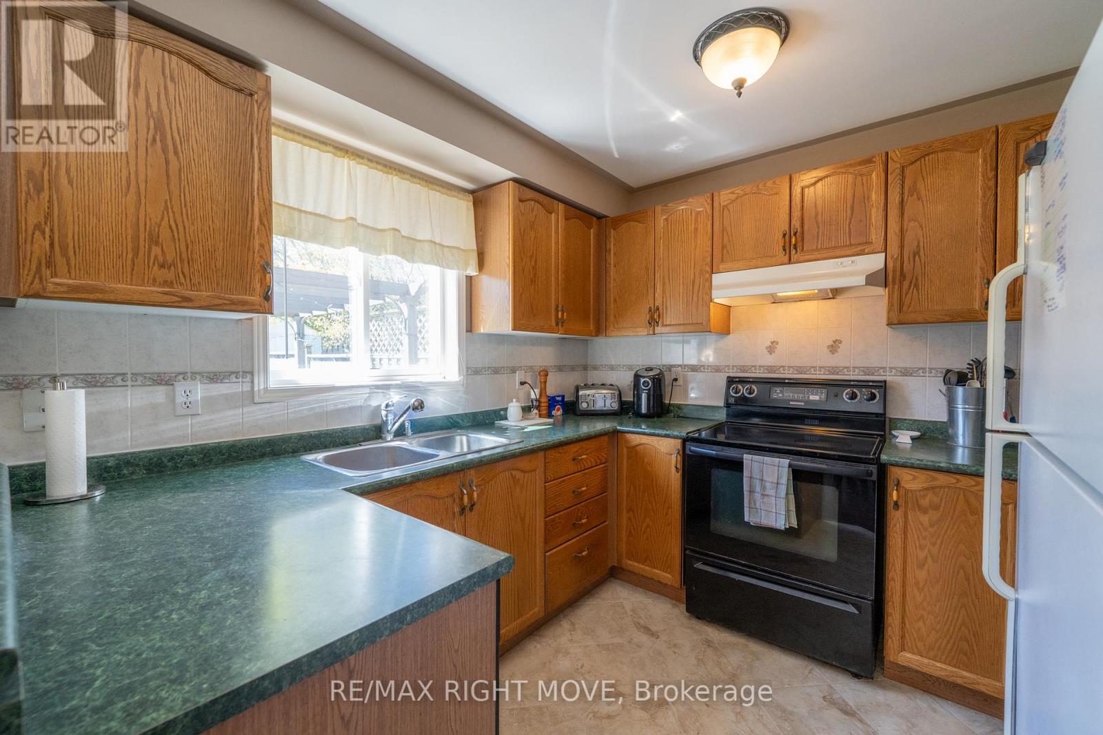 147 Julia Crescent, Orillia, Ontario  L3V 7X3 - Photo 14 - S12537062