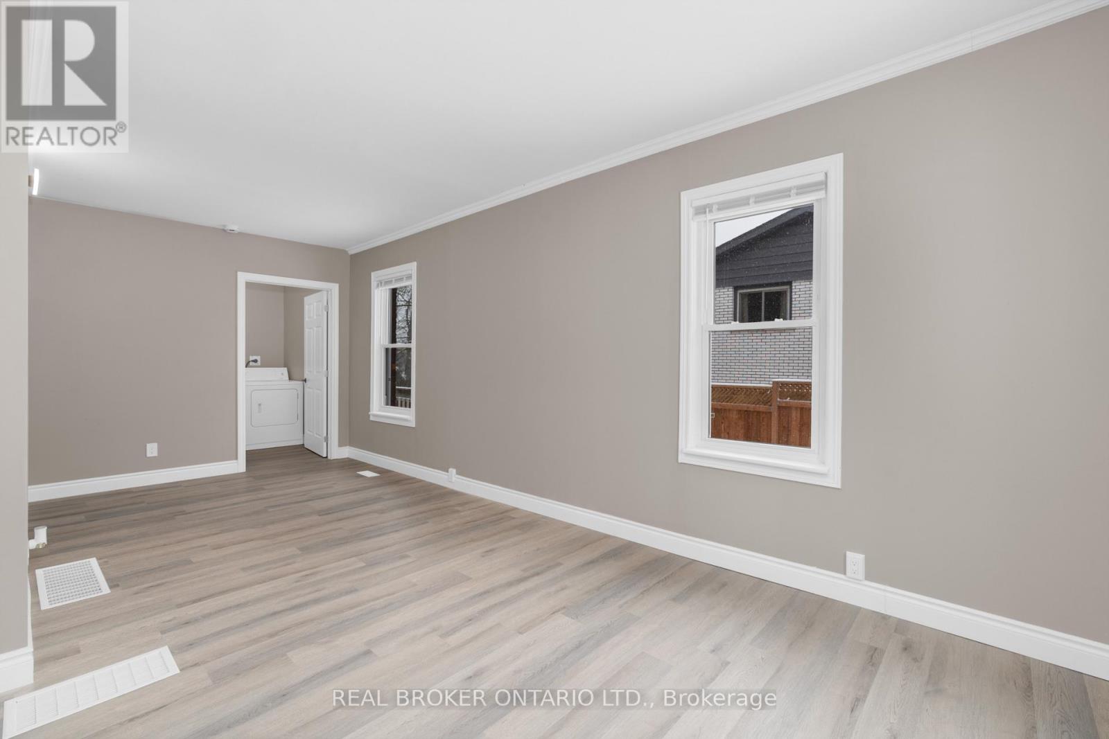 351 Arthur Street, Orillia, Ontario  L3V 3M9 - Photo 9 - S12537128