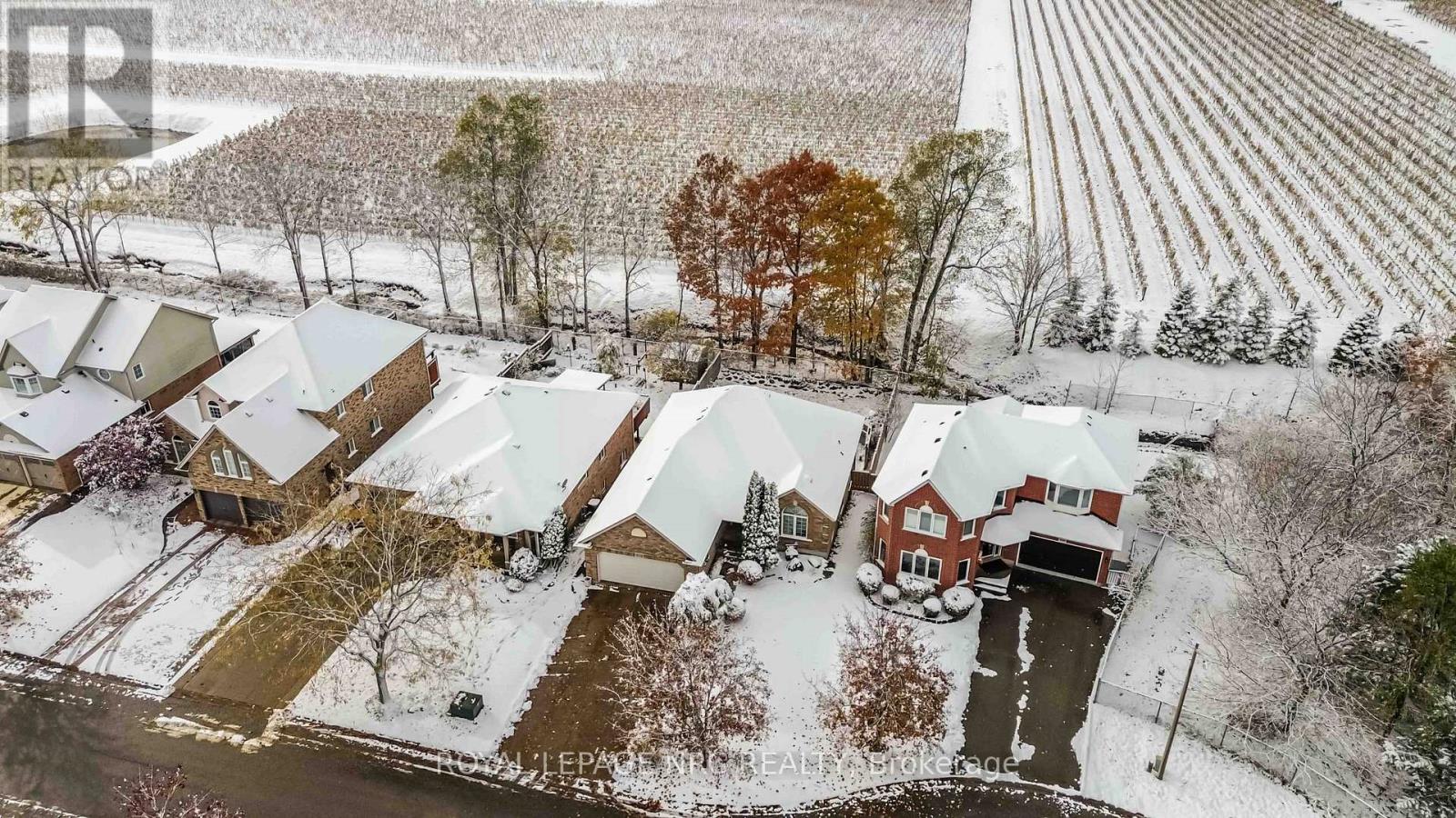 4114 Highland Park Drive, Lincoln, Ontario  L3J 0L7 - Photo 2 - X12537442