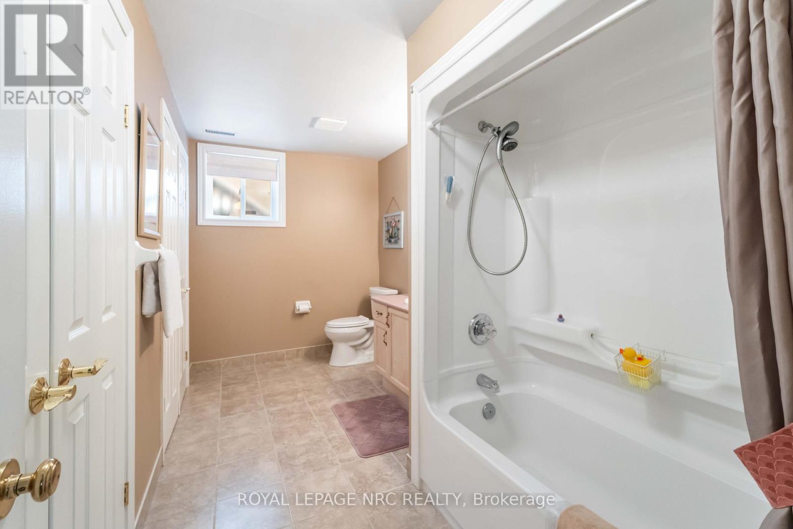 4114 Highland Park Drive, Lincoln, Ontario  L3J 0L7 - Photo 37 - X12537442