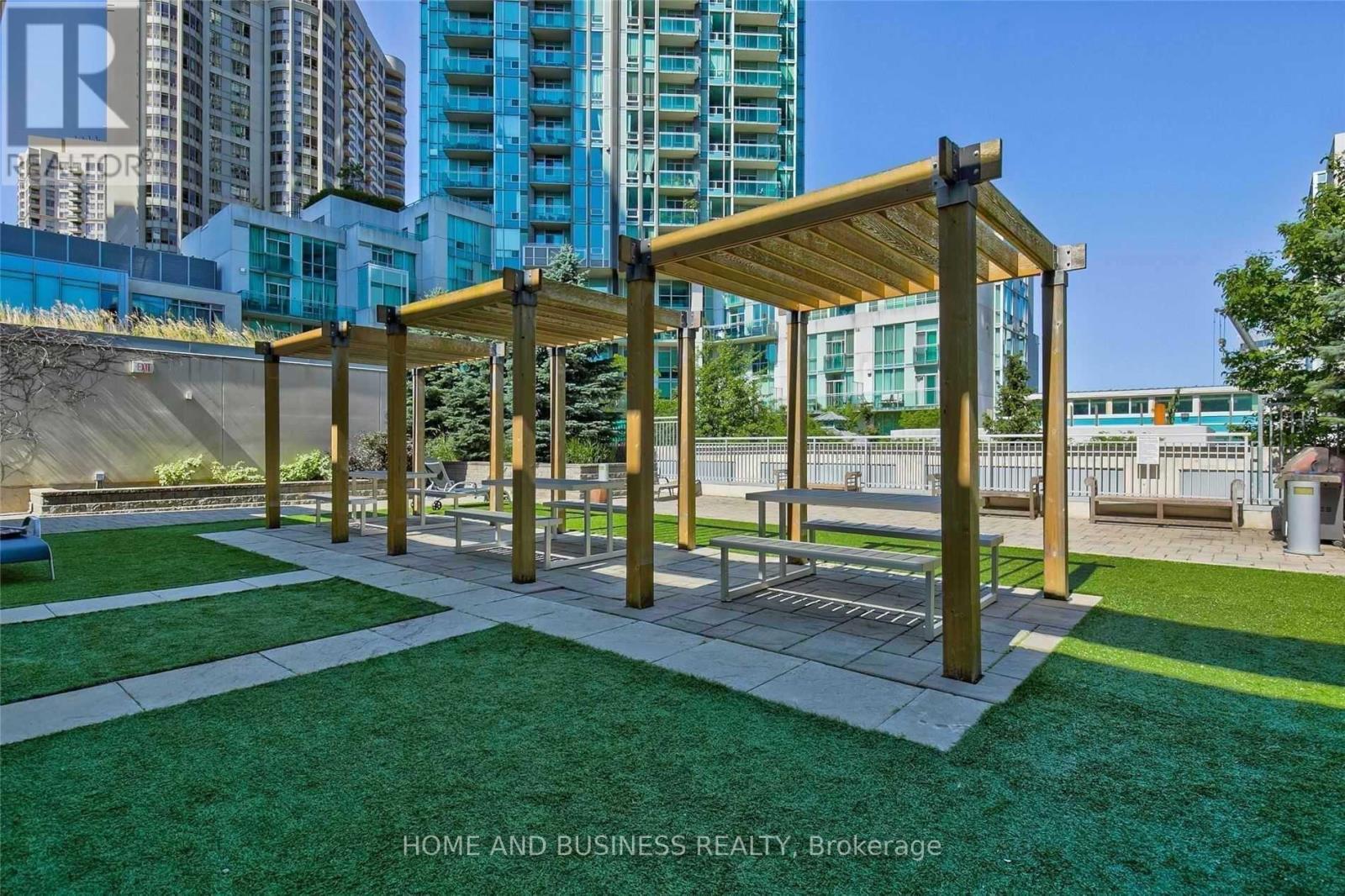 809 - 223 Webb Drive, Mississauga, Ontario  L5B 0E8 - Photo 17 - W12537050