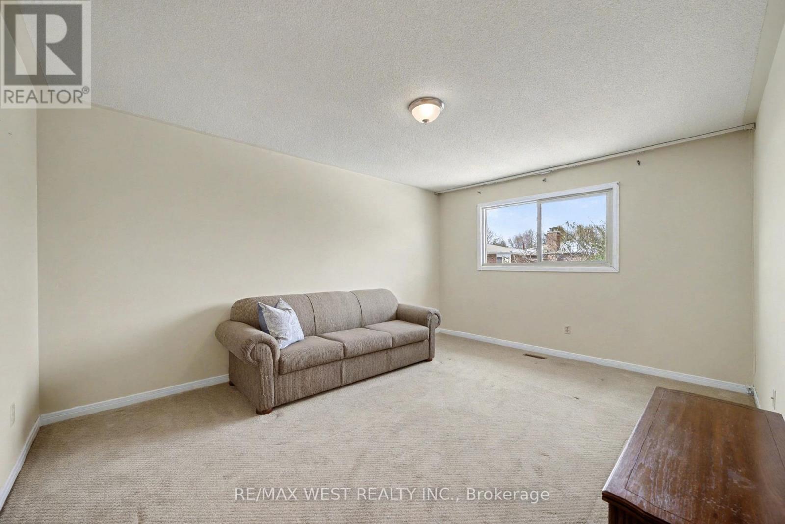 1155 Willowbank Trail, Mississauga, Ontario  L4W 4B9 - Photo 13 - W12537080