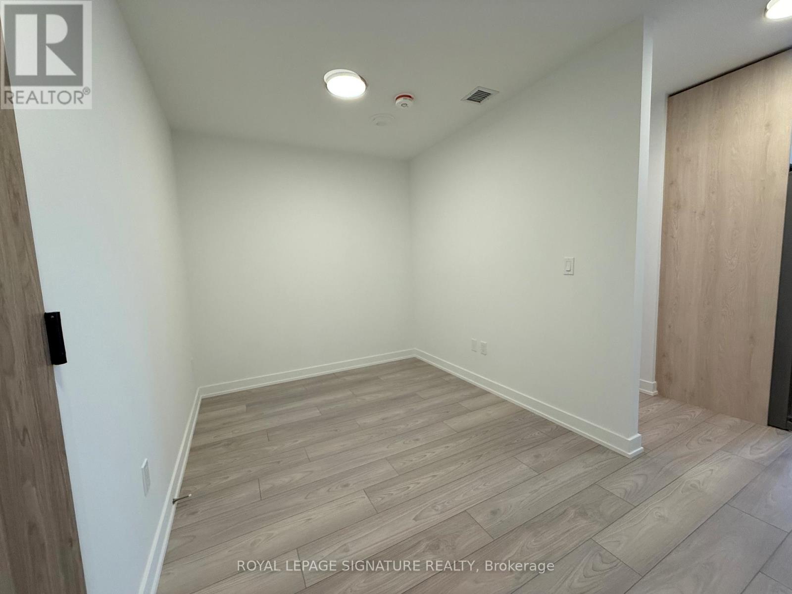 506 - 1007 THE QUEENSWAY, Toronto, Ontario