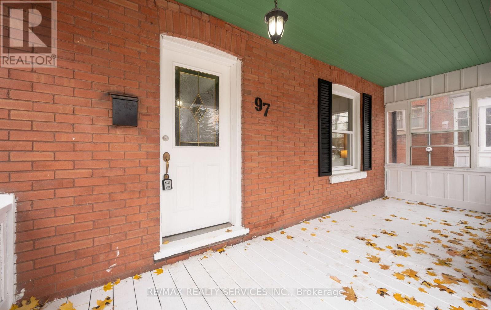 97 Mill Street N, Brampton, Ontario  L6X 1T7 - Photo 9 - W12537096