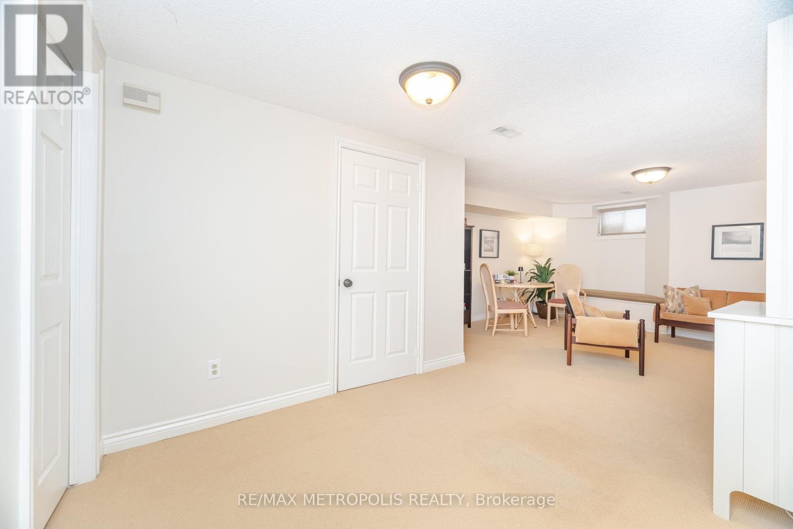 8 - 2390 Woodward Avenue, Burlington, Ontario  L7R 1T9 - Photo 35 - W12537098