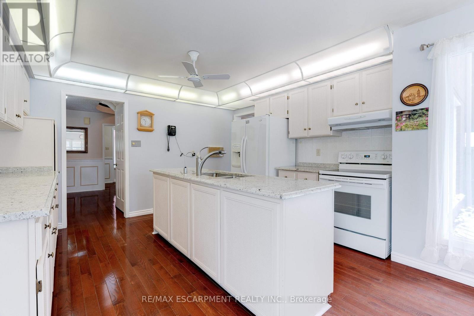 1151 Manor Road, Oakville, Ontario  L6M 1G3 - Photo 13 - W12537106