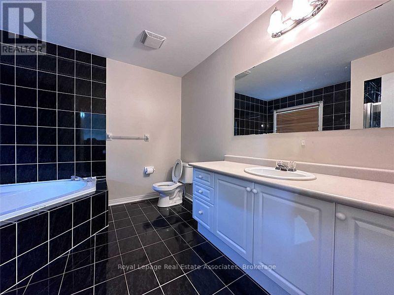 3214 Ridgeleigh Heights, Mississauga, Ontario  L5M 6S6 - Photo 12 - W12537124