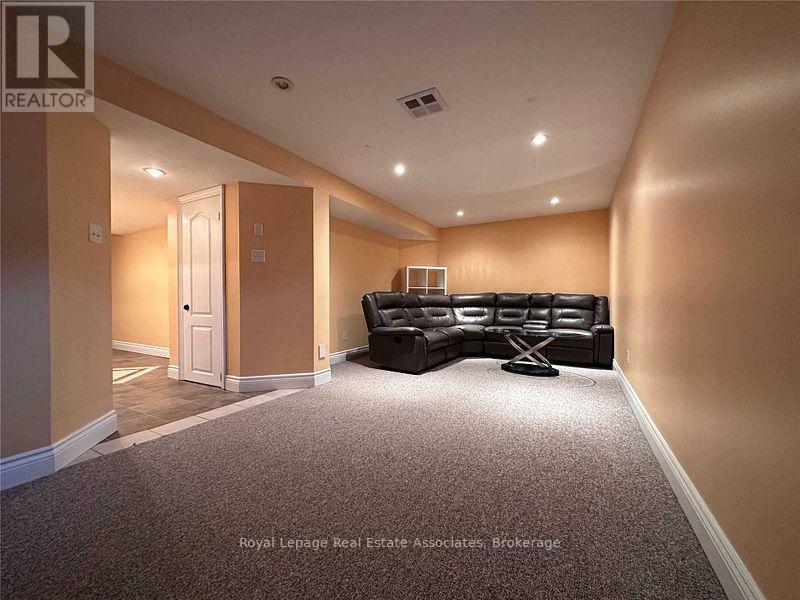 3214 Ridgeleigh Heights, Mississauga, Ontario  L5M 6S6 - Photo 13 - W12537124