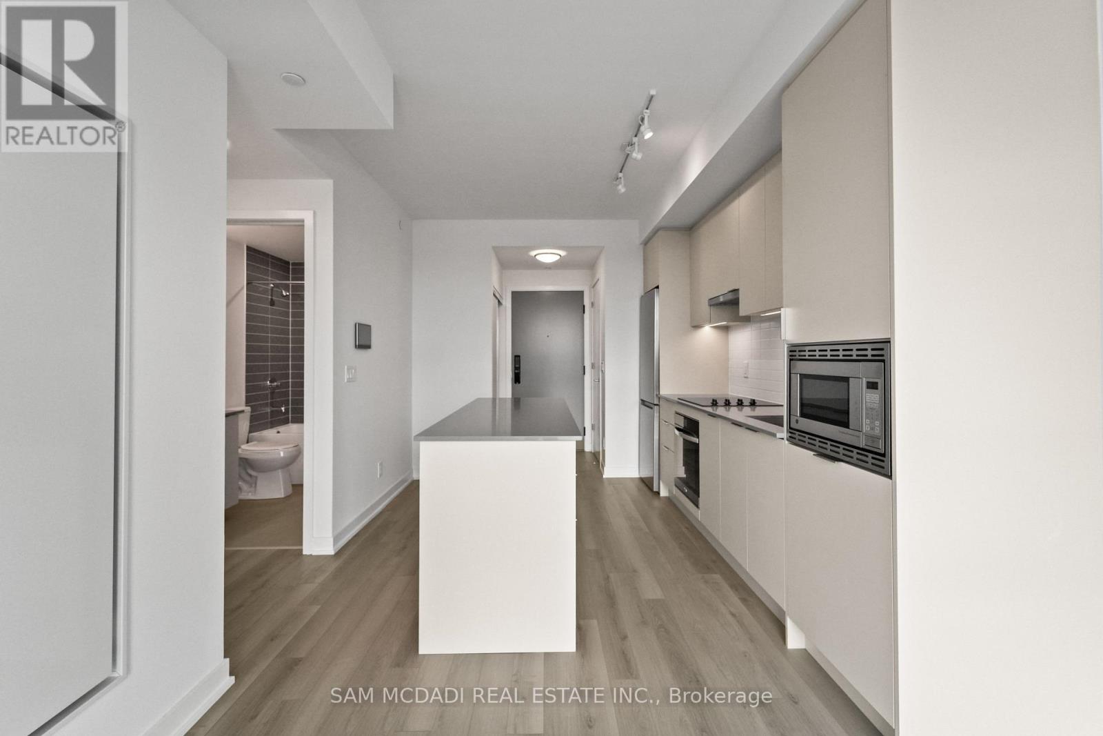 303 - 3079 Trafalgar Road, Oakville, Ontario  L6H 8C5 - Photo 4 - W12537126