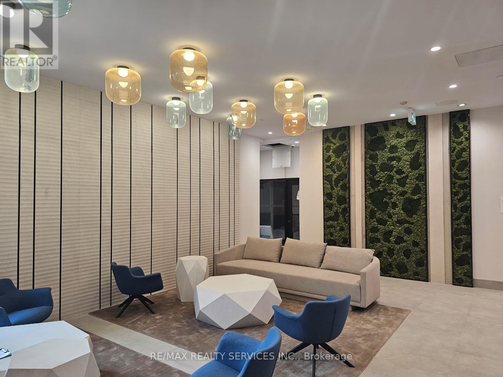 609 - 500 Planes Road, Burlington, Ontario  L7T 2E1 - Photo 3 - W12537158