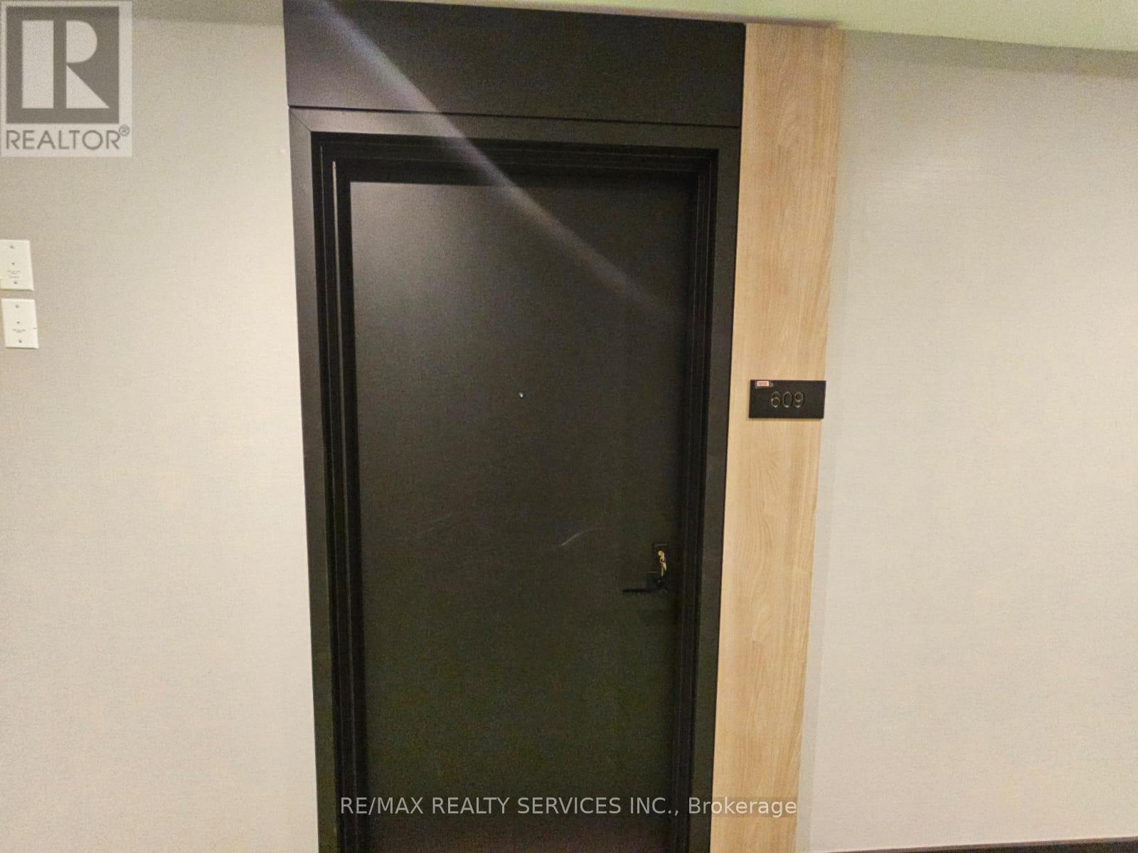 609 - 500 Planes Road, Burlington, Ontario  L7T 2E1 - Photo 4 - W12537158