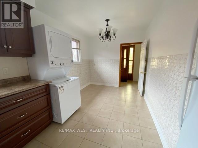 33 Starview Drive, Toronto, Ontario  M9M 1K7 - Photo 11 - W12537176
