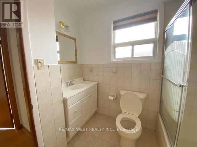 33 Starview Drive, Toronto, Ontario  M9M 1K7 - Photo 12 - W12537176