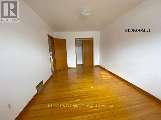 33 Starview Drive, Toronto, Ontario  M9M 1K7 - Photo 7 - W12537176