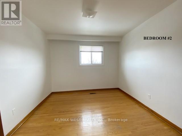 33 Starview Drive, Toronto, Ontario  M9M 1K7 - Photo 8 - W12537176