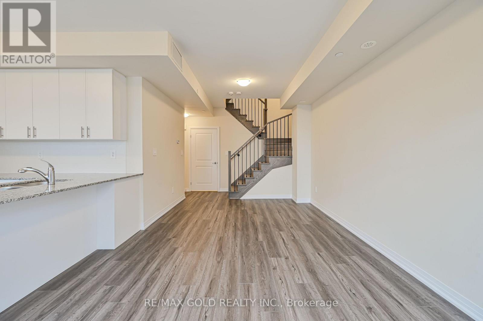 111 - 1597 Rose Way, Milton, Ontario L9E 1N4 - Photo 10 - W12537220