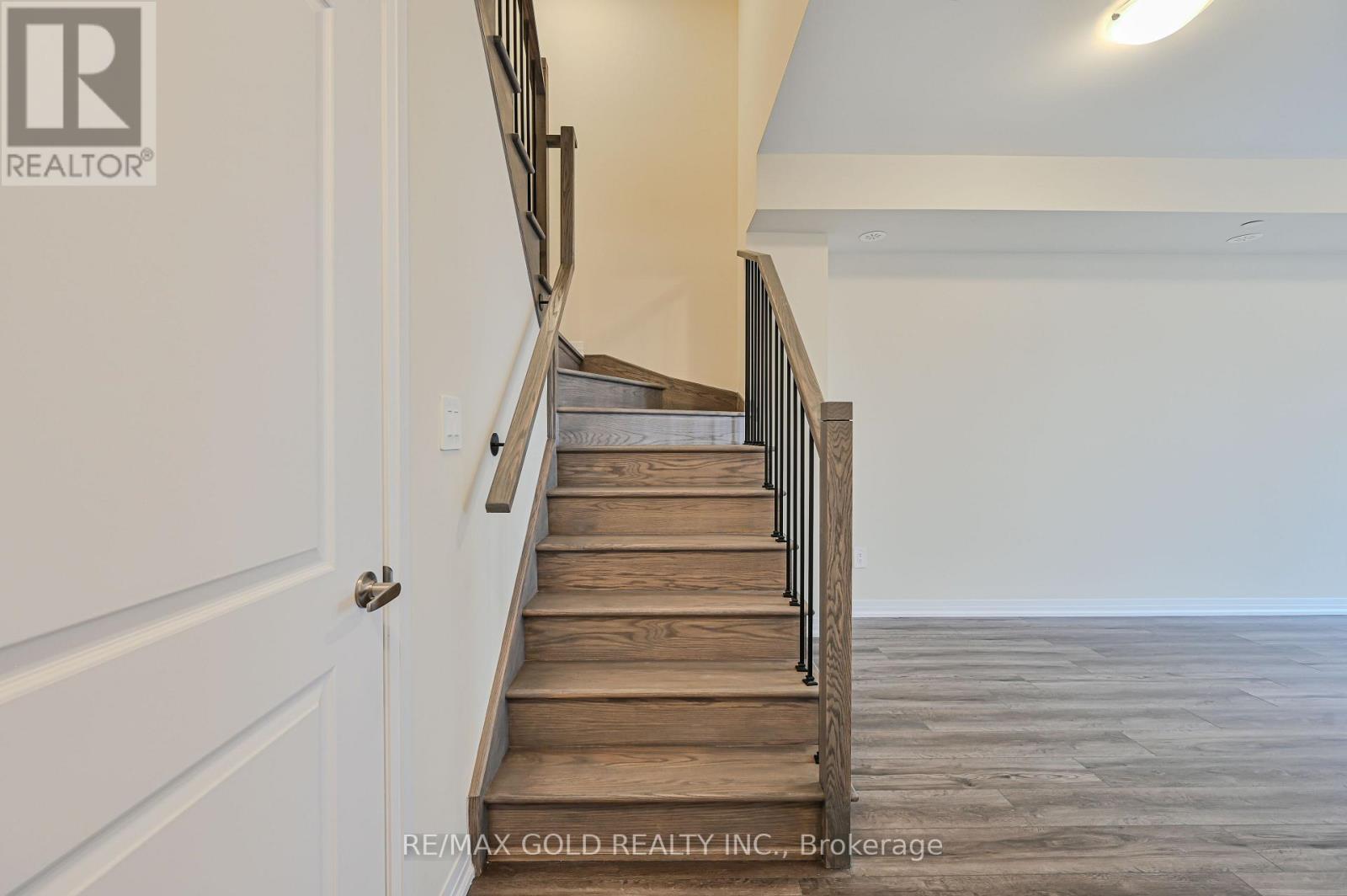 111 - 1597 Rose Way, Milton, Ontario L9E 1N4 - Photo 22 - W12537220