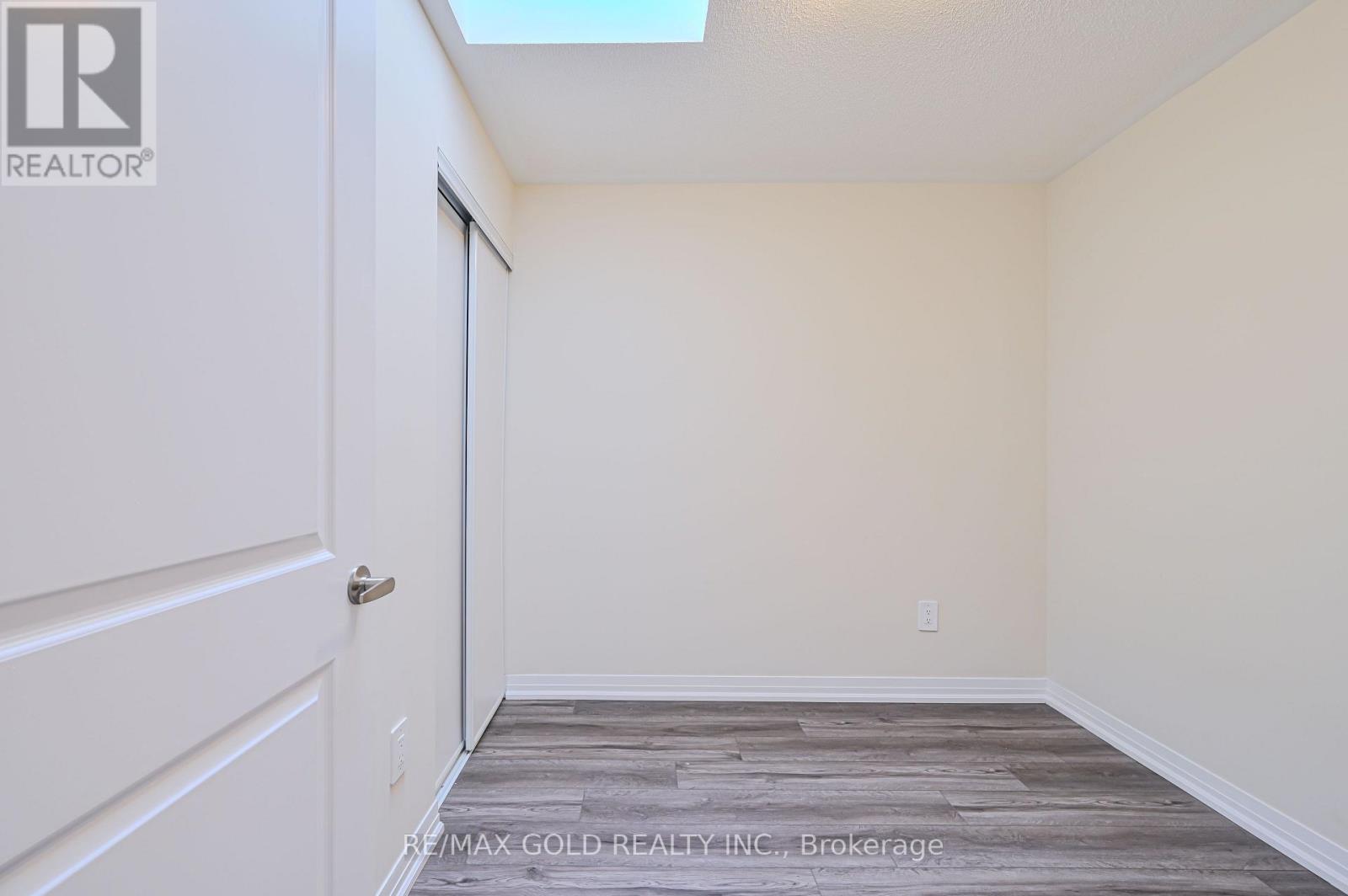 111 - 1597 Rose Way, Milton, Ontario L9E 1N4 - Photo 35 - W12537220