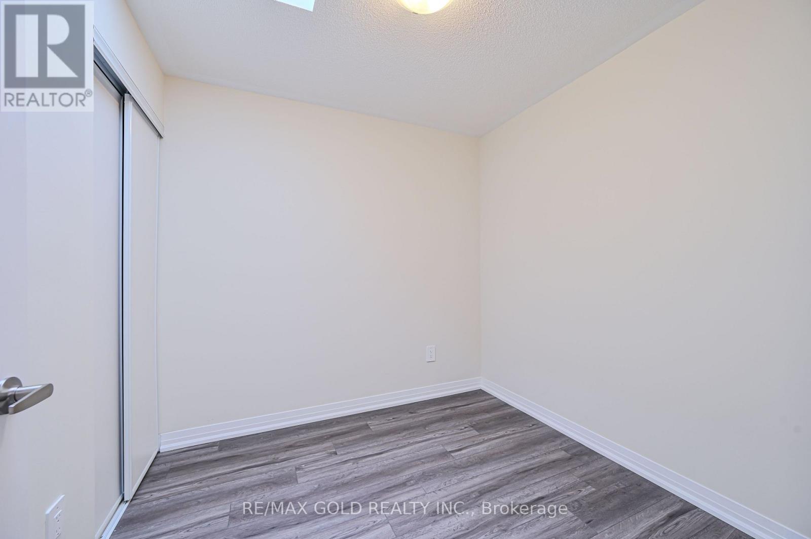 111 - 1597 Rose Way, Milton, Ontario L9E 1N4 - Photo 36 - W12537220