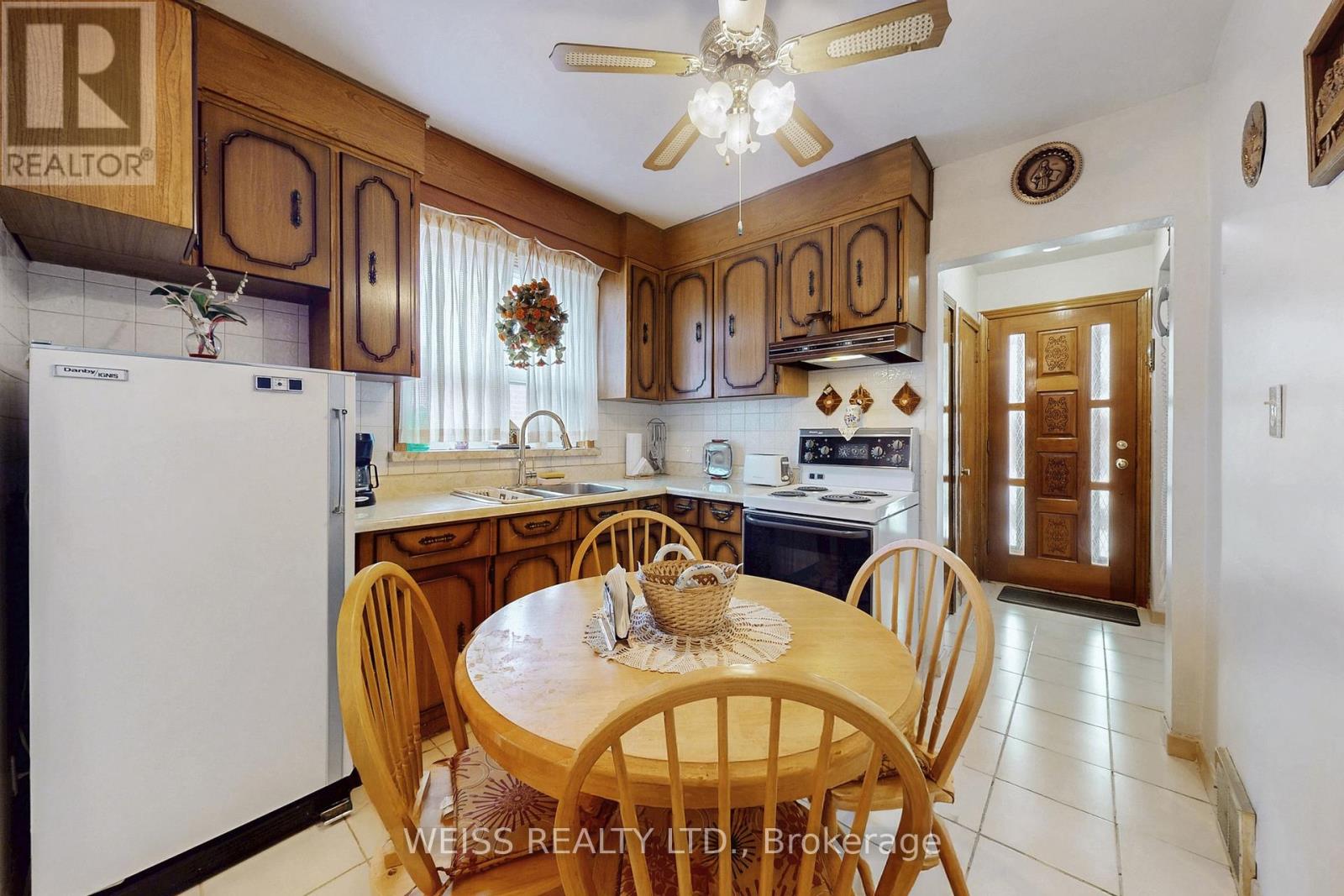 246 Thirtieth Street, Toronto, Ontario M8W 3E1 - Photo 10 - W12537262