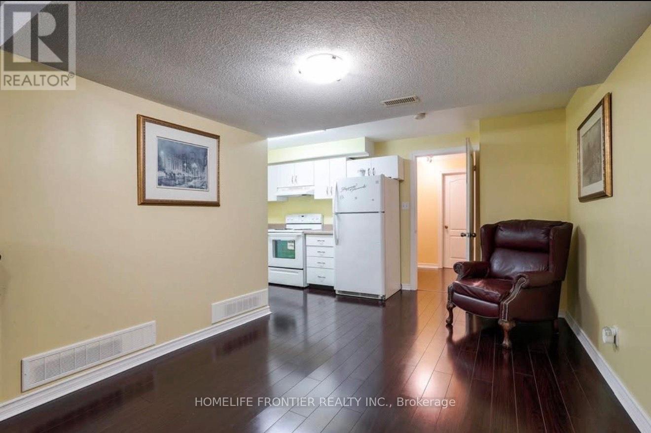 3861 Brinwood Gate, Mississauga, Ontario  L5M 7H3 - Photo 6 - W12537272