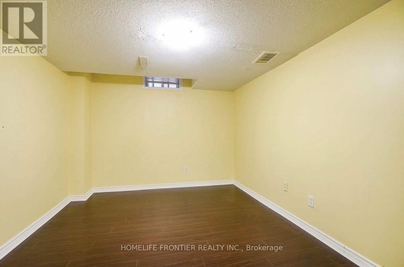 3861 Brinwood Gate, Mississauga, Ontario  L5M 7H3 - Photo 8 - W12537272