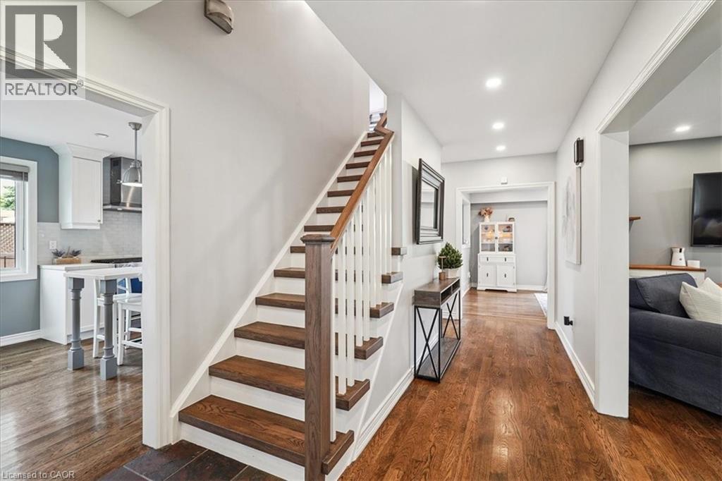 1923 Steepbank Crescent, Mississauga, Ontario  L4X 1T9 - Photo 5 - 40787432