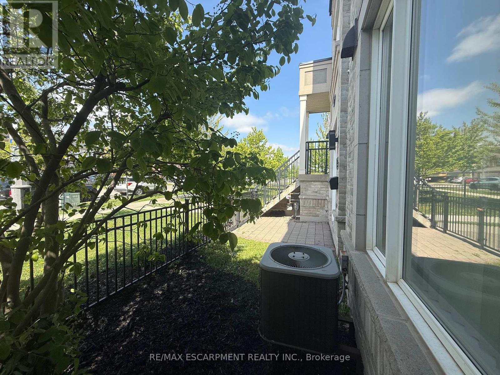 8 - 5055 Oscar Peterson Boulevard, Mississauga, Ontario  L5M 0P4 - Photo 2 - W12467668