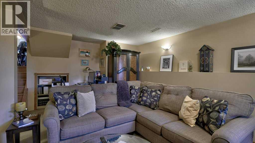 232 Penbrooke Way Se, Calgary, Alberta  t2a 3s8 - Photo 34 - A2268091