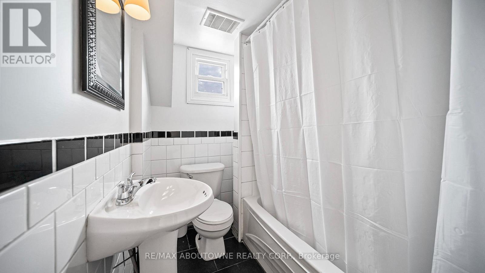 661 Brighton Avenue, Hamilton, Ontario  L8H 6H3 - Photo 15 - X12537130