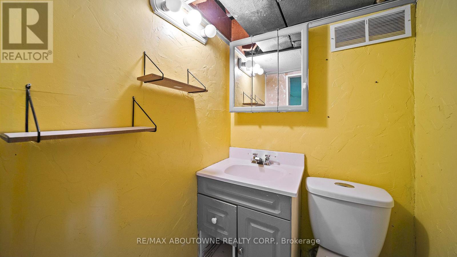 661 Brighton Avenue, Hamilton, Ontario  L8H 6H3 - Photo 19 - X12537130