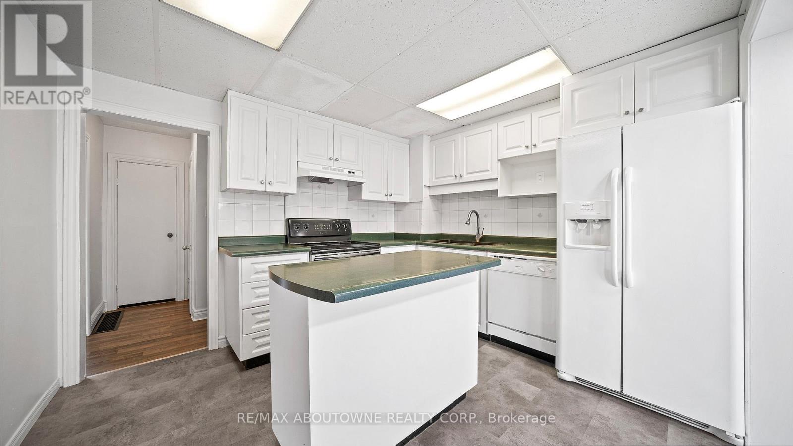 661 Brighton Avenue, Hamilton, Ontario  L8H 6H3 - Photo 8 - X12537130