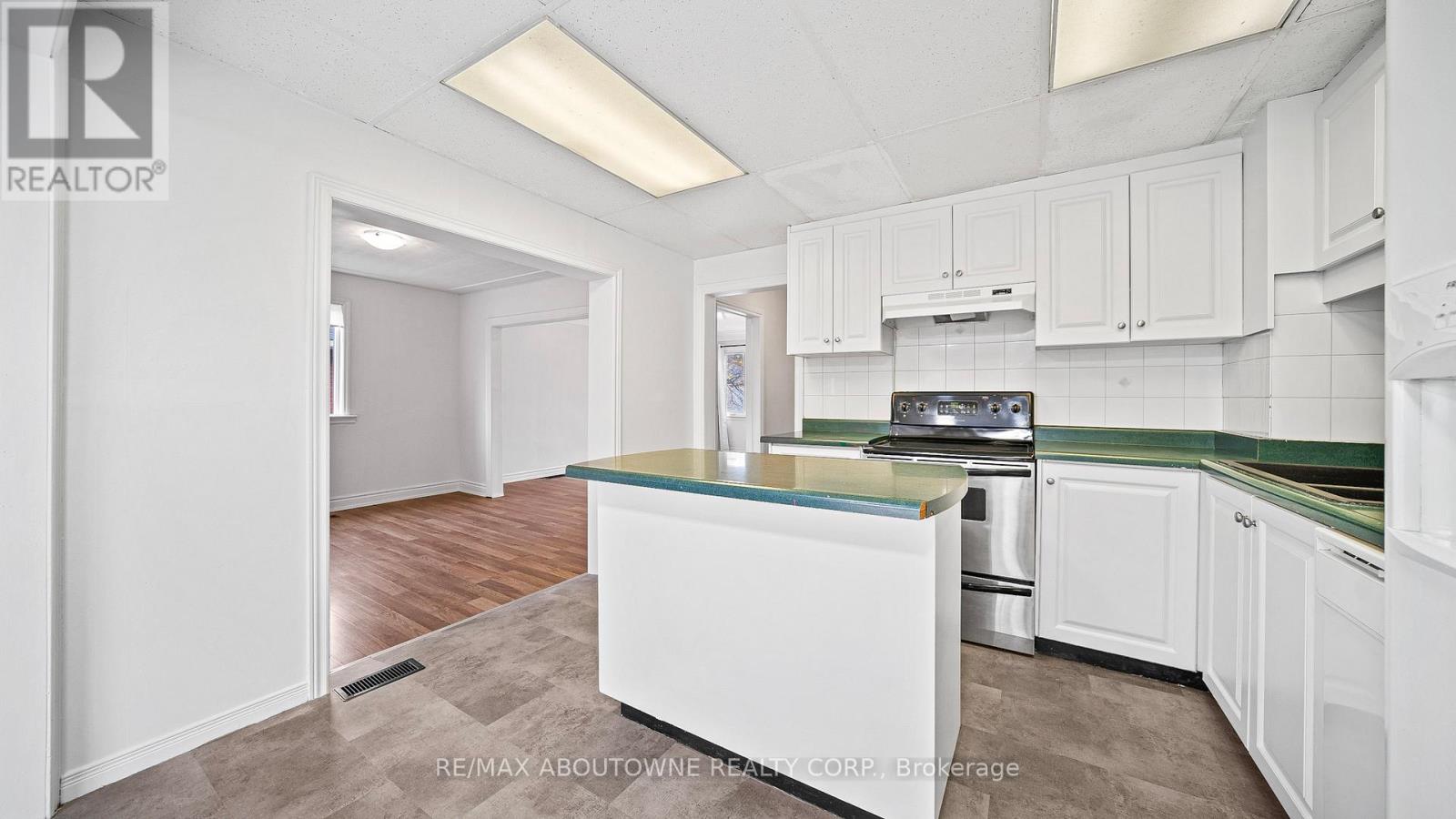 661 Brighton Avenue, Hamilton, Ontario  L8H 6H3 - Photo 9 - X12537130