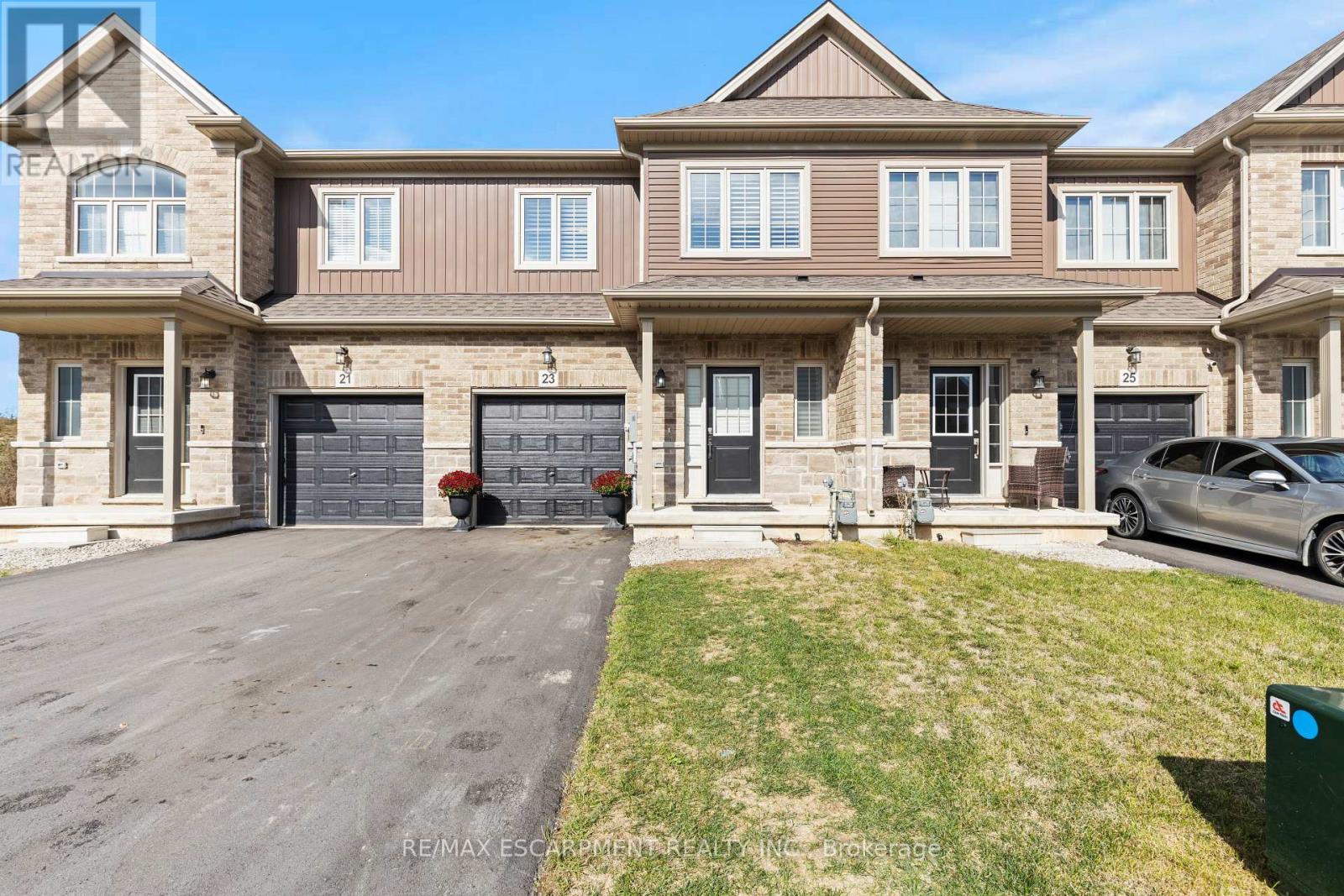 23 Zoe Lane, Hamilton, Ontario  L0R 1C0 - Photo 3 - X12537166