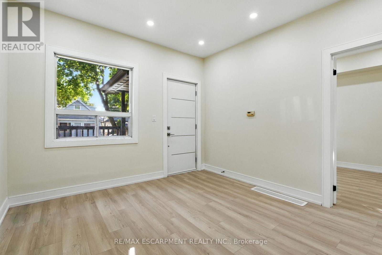 9 Alice Street, Hamilton, Ontario  L8H 4R5 - Photo 10 - X12537204