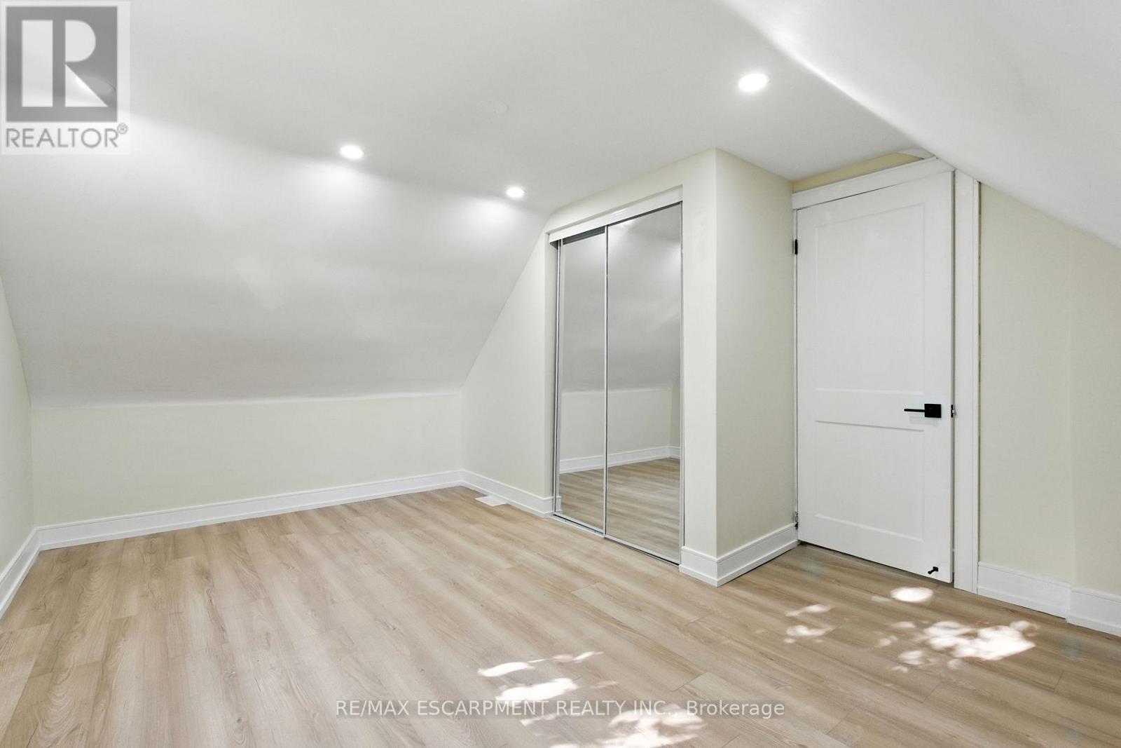 9 Alice Street, Hamilton, Ontario  L8H 4R5 - Photo 34 - X12537204