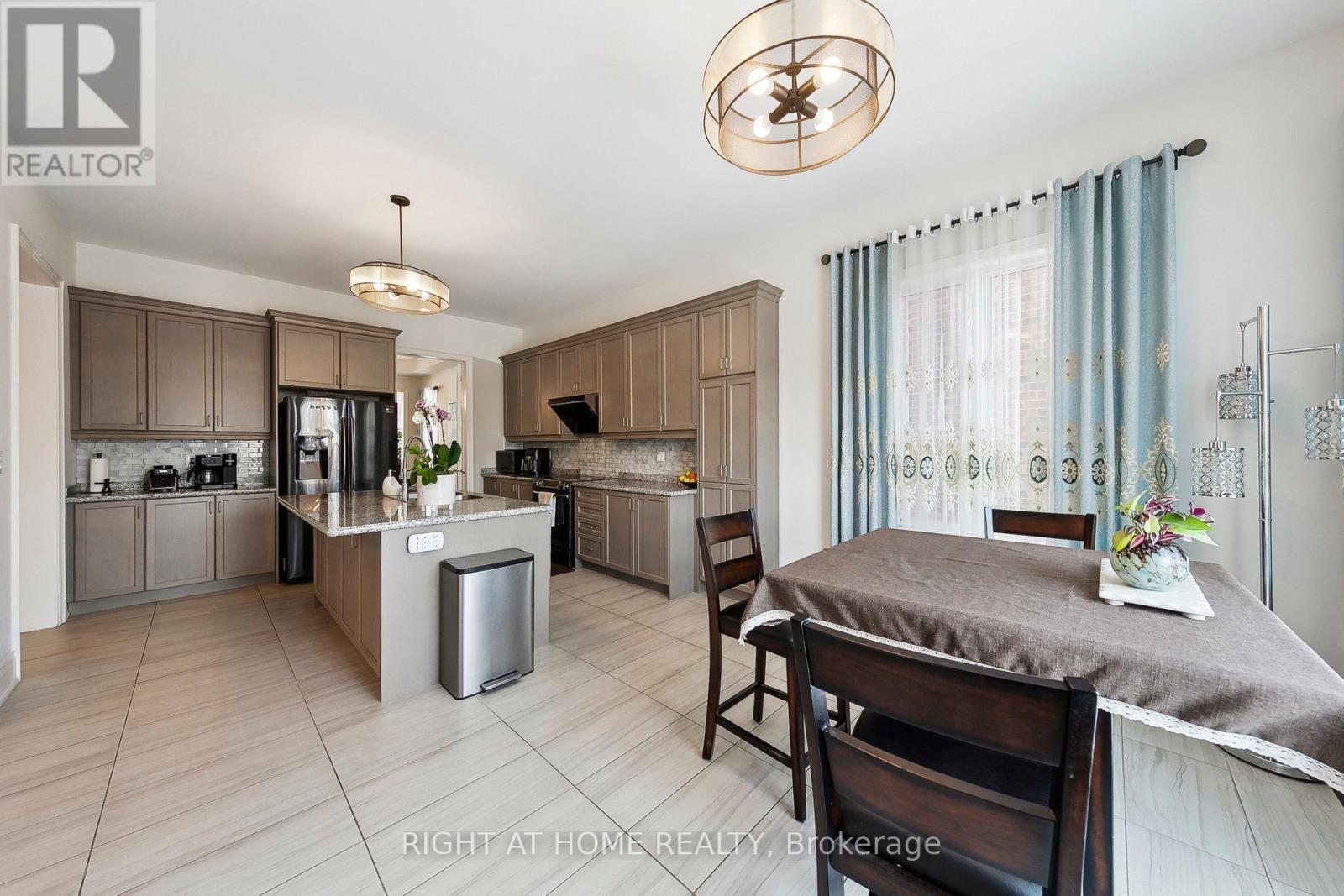 247 Humphrey Street, Hamilton, Ontario  L8B 1X4 - Photo 10 - X12537258