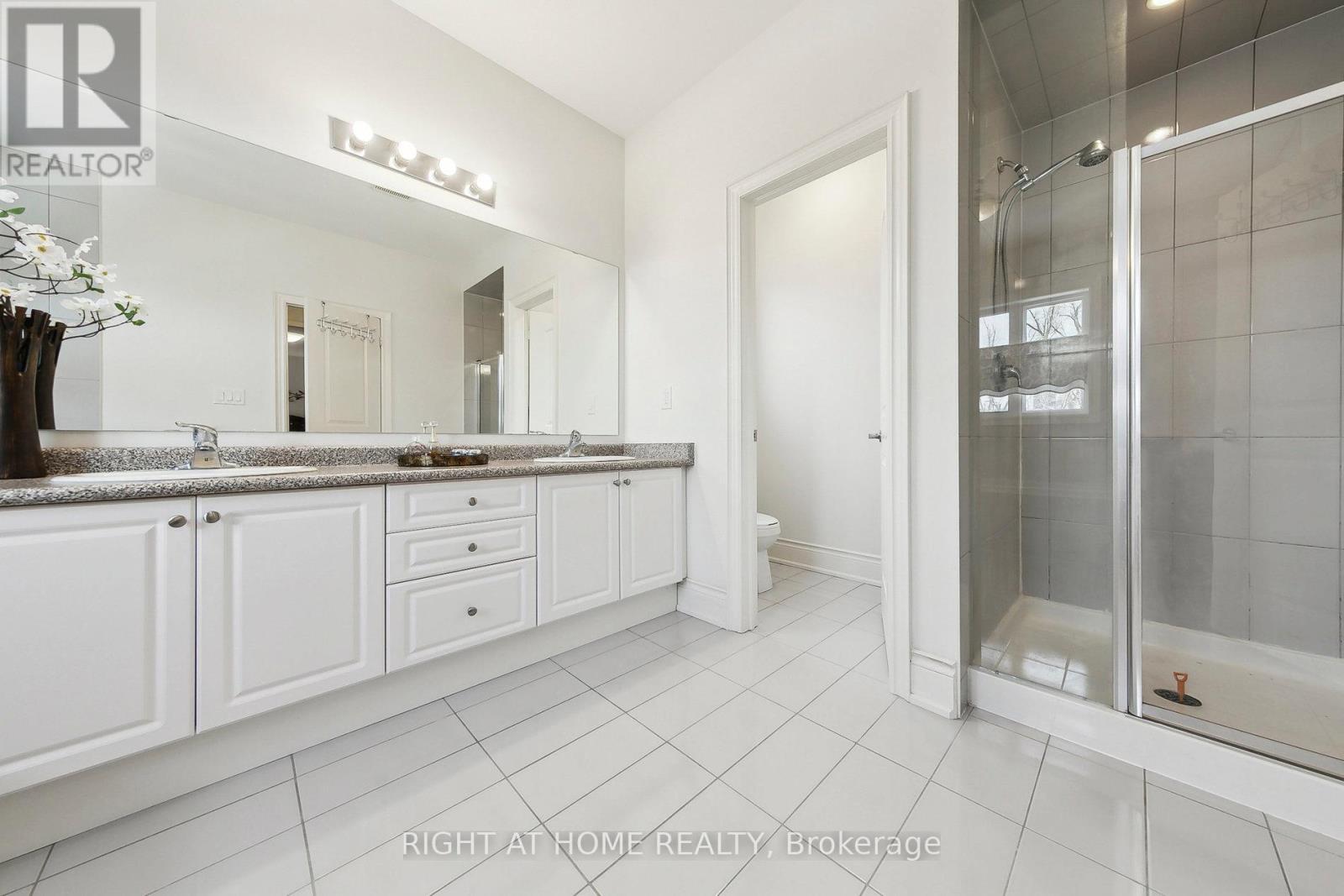 247 Humphrey Street, Hamilton, Ontario  L8B 1X4 - Photo 24 - X12537258