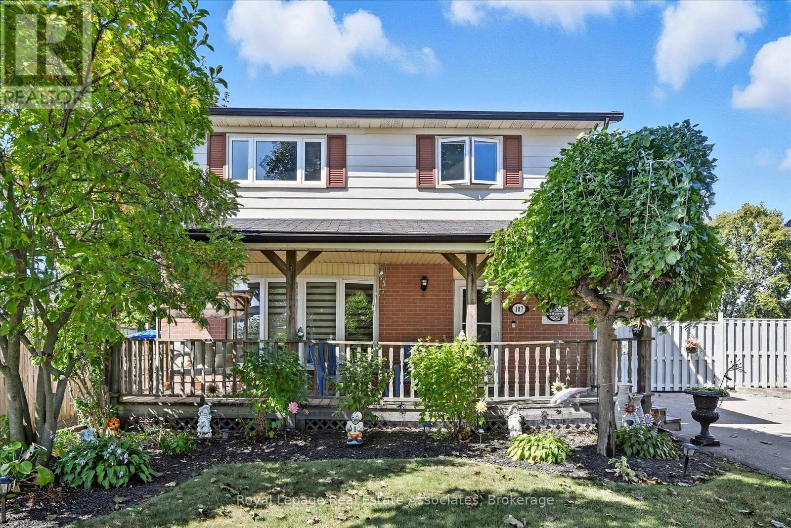 107 BILLINGTON CRESCENT, Hamilton, Ontario