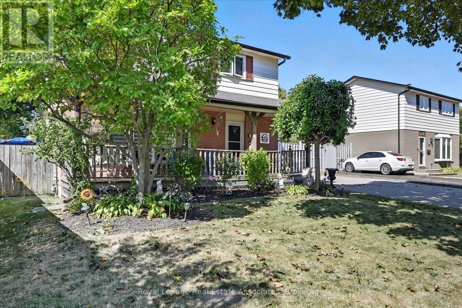 107 Billington Crescent, Hamilton, Ontario  L8T 4R3 - Photo 3 - X12537294