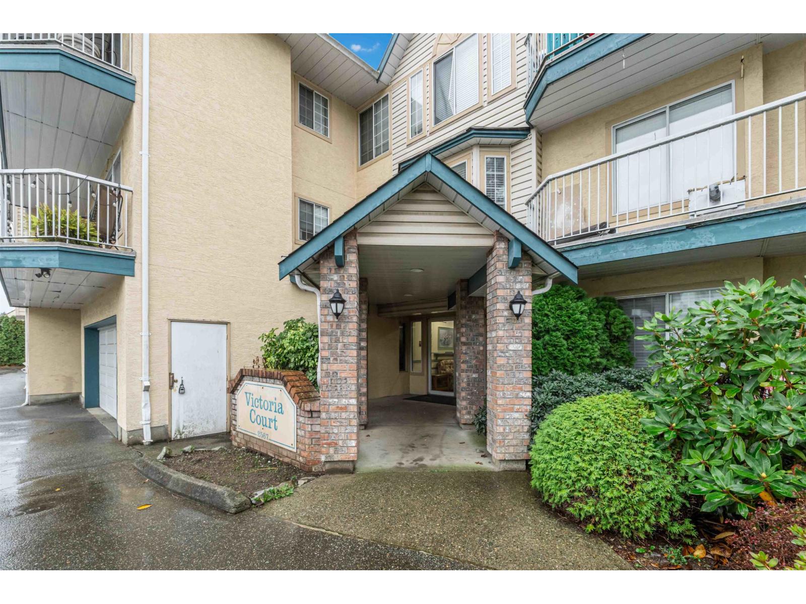 203 2567 Victoria Street, Abbotsford, British Columbia  V2T 2T4 - Photo 2 - R3066631