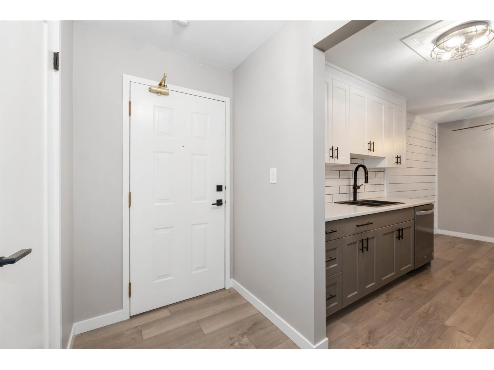 203 2567 Victoria Street, Abbotsford, British Columbia  V2T 2T4 - Photo 4 - R3066631