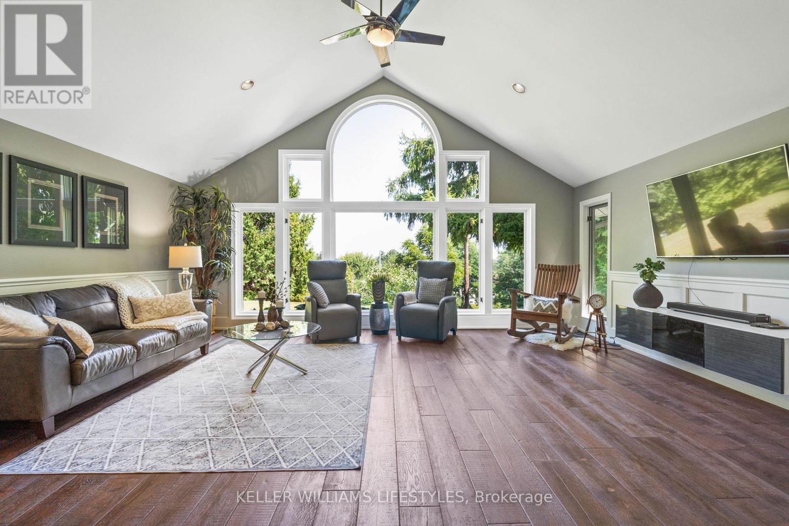 Photo 23 of 50 for 515 Jarvis Street