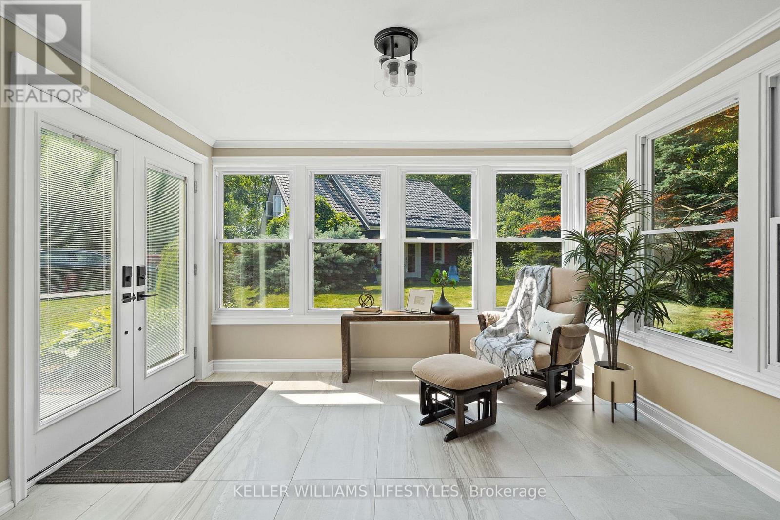 Photo 5 of 50 for 515 Jarvis Street