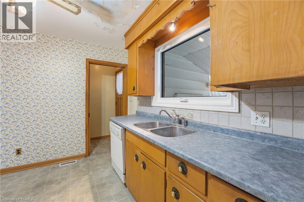 9 Waddington Street, Brantford, Ontario N3R 2R2 - Photo 12 - 40784423