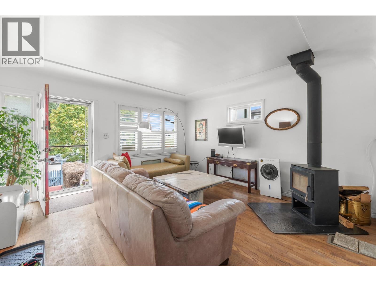 7429 FRASER STREET, Vancouver, British Columbia