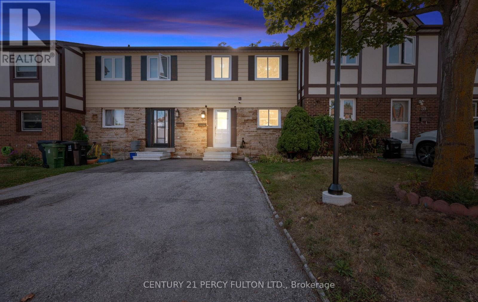 111 - 57 GOLDEN APPLEWAY, Toronto, Ontario