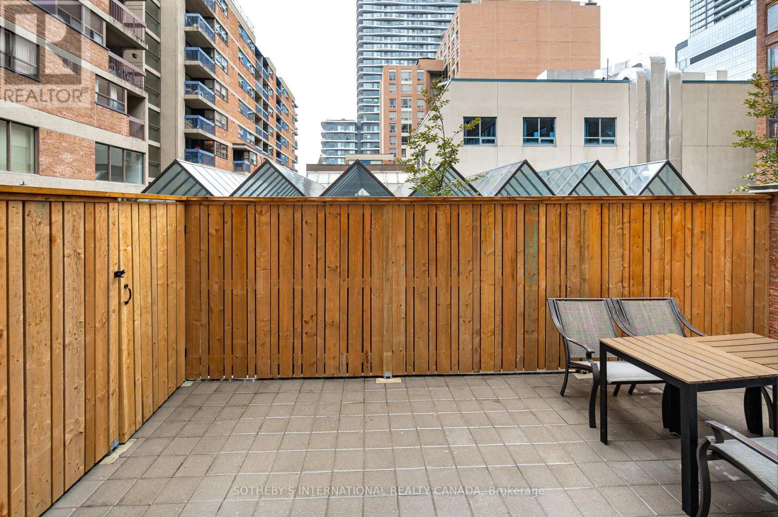 Th03 - 89 Mccaul Street, Toronto, Ontario  M5T 2X3 - Photo 13 - C12536676